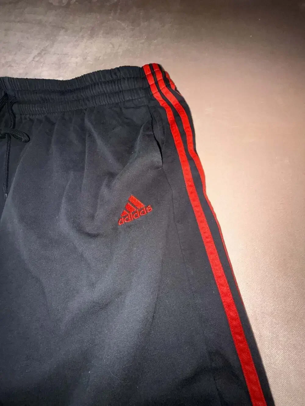Adidas Men's 3-Stripes cotton Athletic Training Shorts in Black/Red (BoxA3-2032)